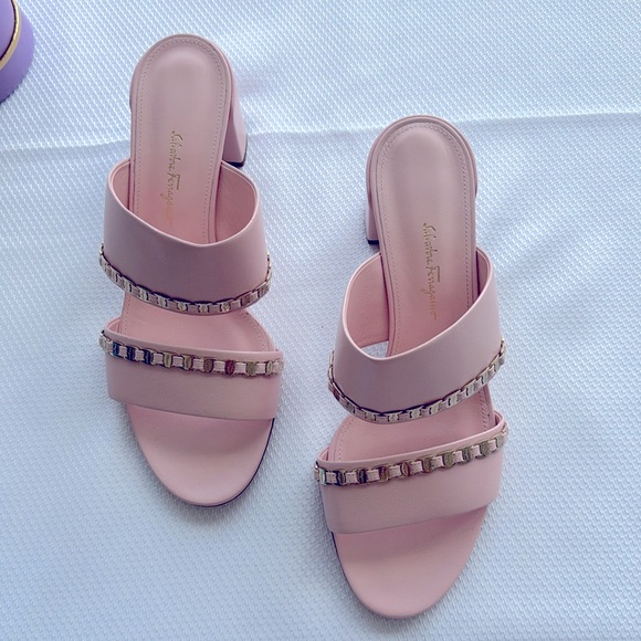 Salvatore ferragamo sandals light pink and gold hardware size 9.5 - Picture 2 of 8